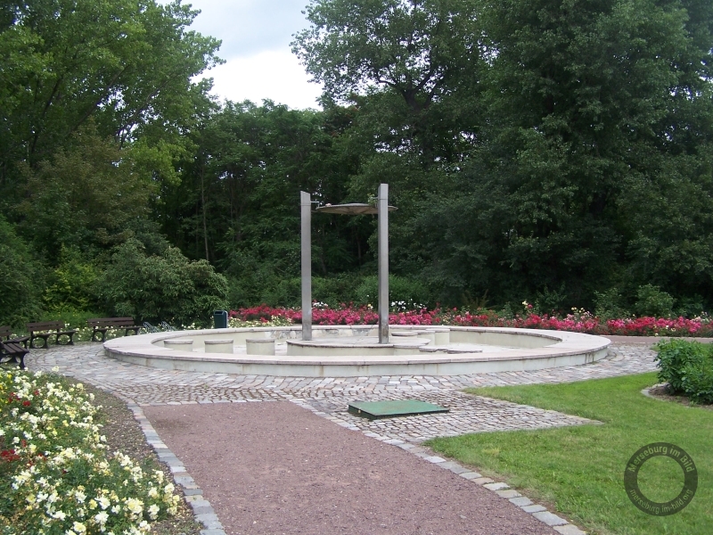 Wasserglockenbrunnen am Hinteren Gotthardteich in Merseburg