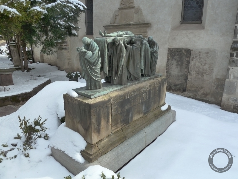 Denkmal "Grablegung Christi" auf dem St.-Maximi-Friedhof in Merseburg