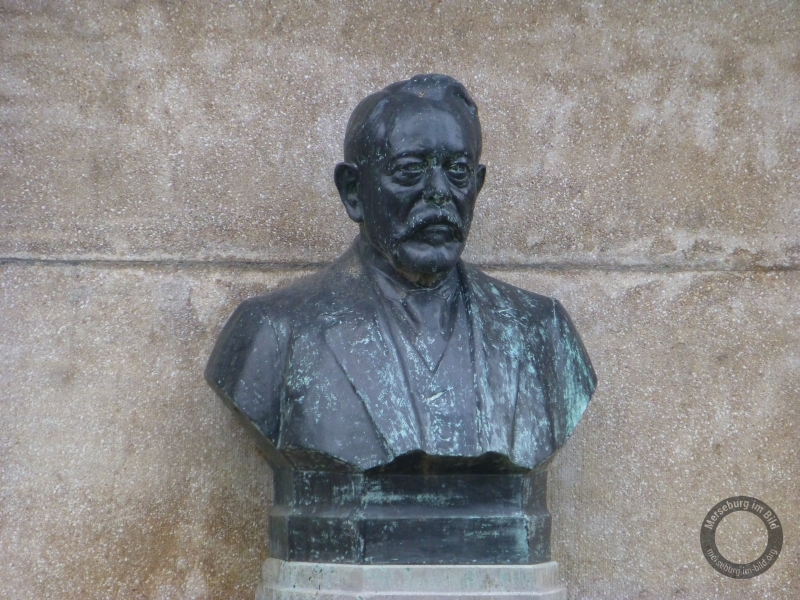 Denkmal für Theodor Rößner auf dem Stadtfriedhof St. Maximi in Merseburg