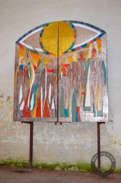 Kreuzigungsgruppe vor Roter Wand (Triptychon)