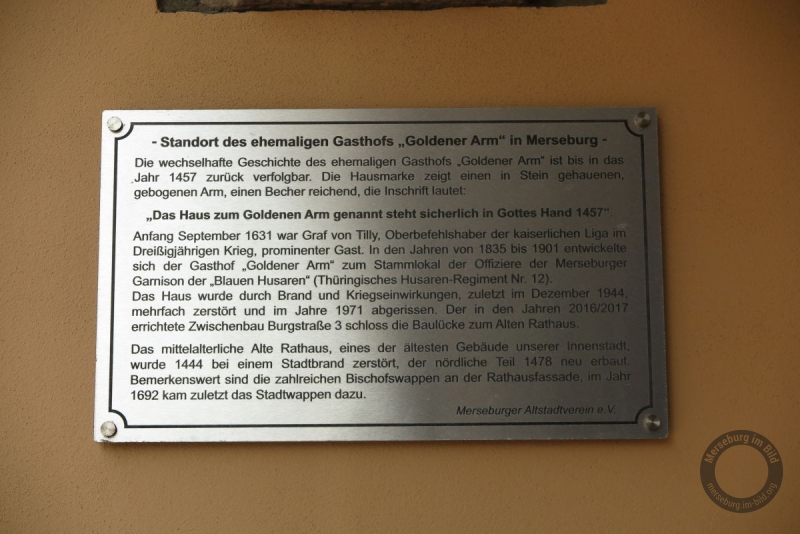 Hauszeichen Zum Goldenen Arm in der Burgstraße in Merseburg im Saalekreis