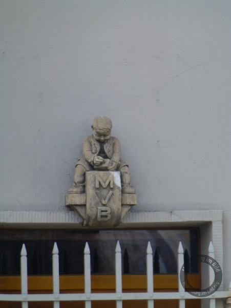 Figur "Der kleine Sparer" der Merseburger Vereinsbank am Marktplatz in Merseburg