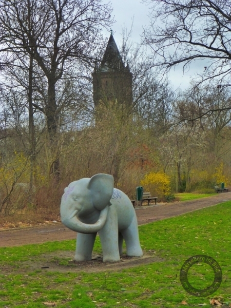 Spielplastik "Elefant" in der Sixtistraße in Merseburg