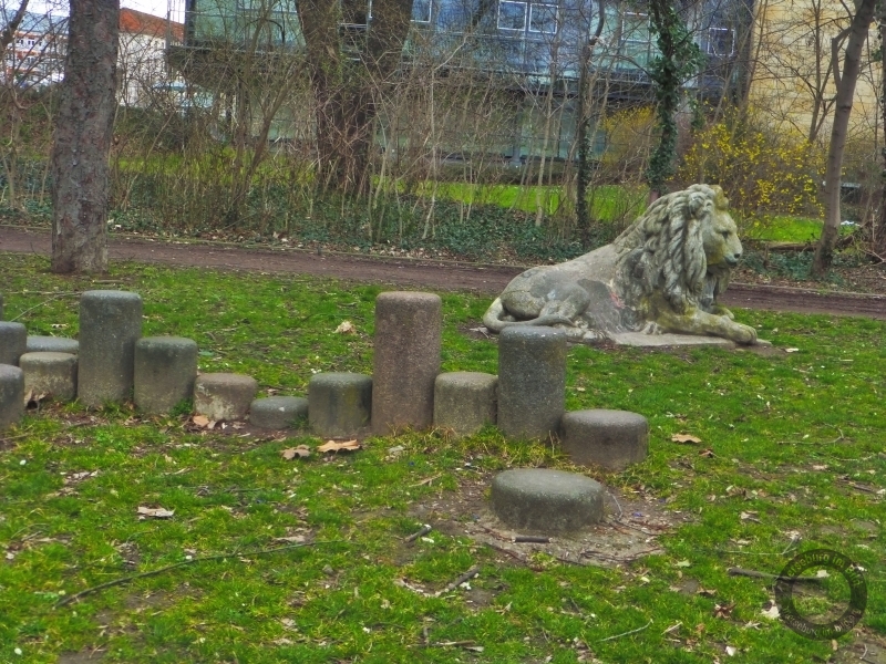 Tierskulptur "Löwe" im Park an der Sixtistraße in Merseburg