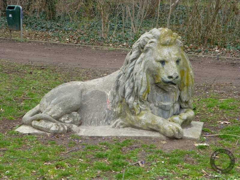 Tierskulptur "Löwe" im Park an der Sixtistraße in Merseburg