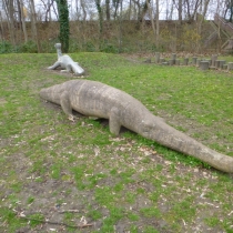 Tierskulptur "Krokodil" von Otto Leibe in der Sixtistraße in Merseburg