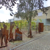 Skulpturengruppe "Merseburger Zaubersprüche" am Tiefen Keller in Merseburg