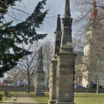 Obeliskenpaare im Schlossgarten in Merseburg