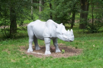 Tierskulptur 'Nashorn' im Thomas-Müntzer-Park in Merseburg